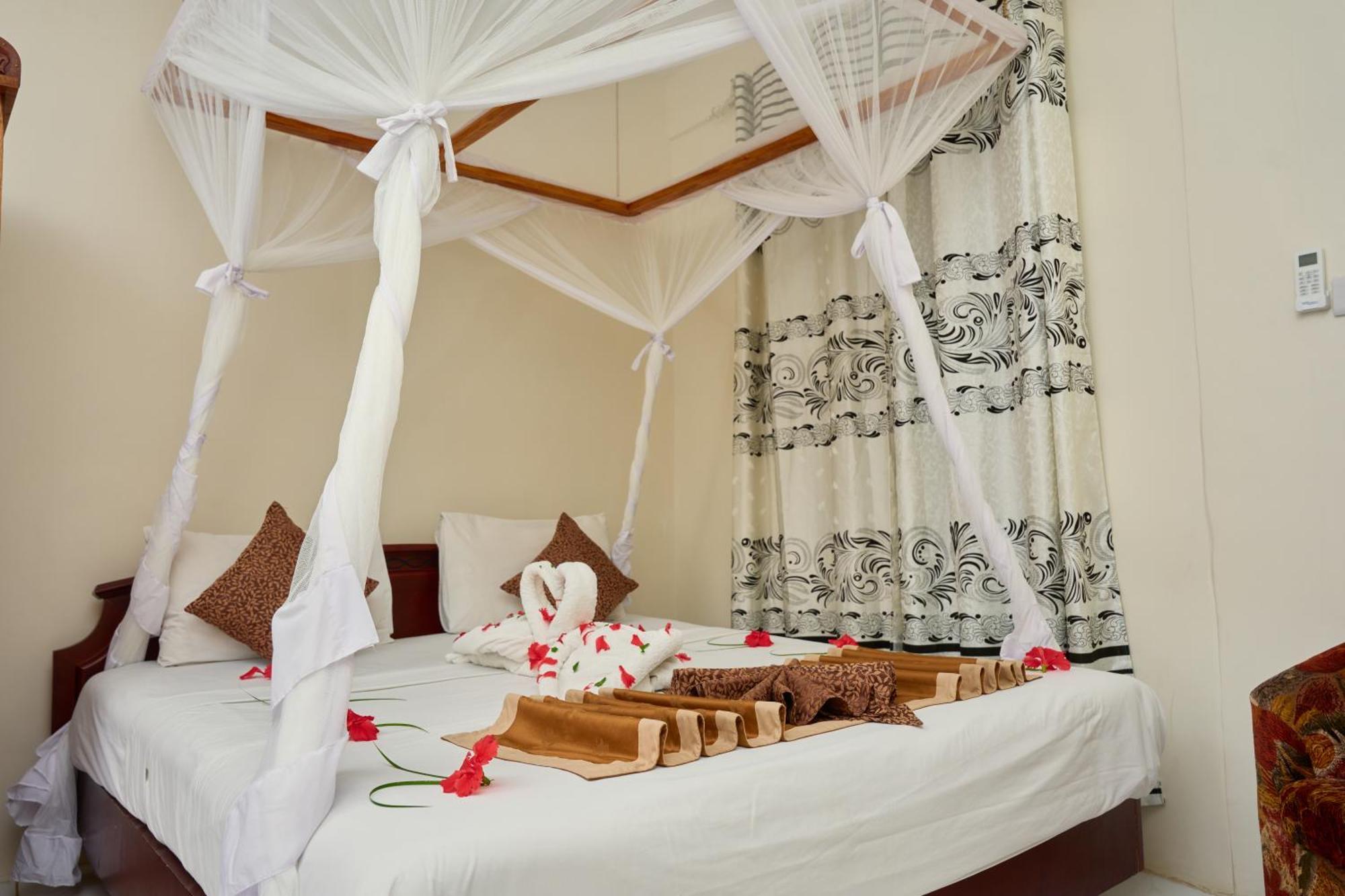 Safari Lodge ザンジバルシティ エクステリア 写真